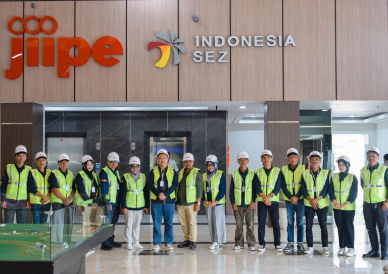Mahasiswa D-IV Bisnis Properti Kuliah di Kawasan Industri JIIPE Gresik