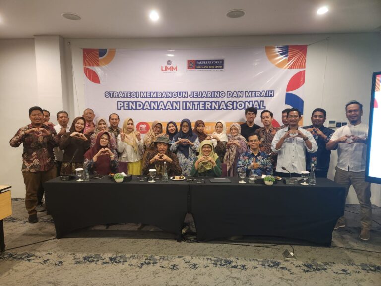Fakultas Vokasi Gelar Strategi Membangun Jejaring dan Meraih Pendanaan Internasional